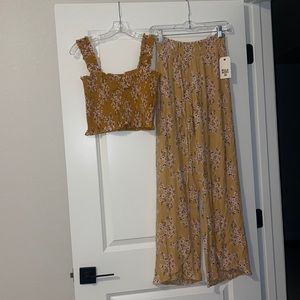 Yellow and pink floral Billabong two piece set new with tags